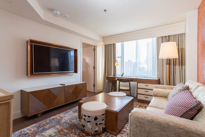 Room 53 of 92