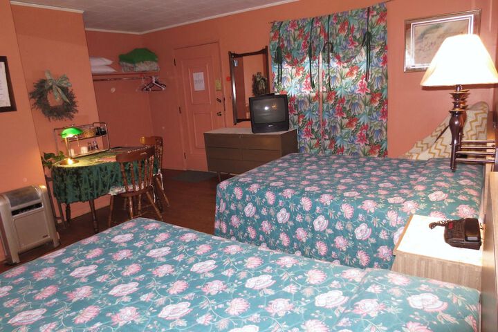 Four Seasons Motel