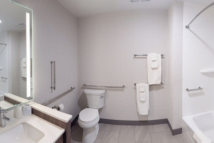 Holiday Inn Express & Suites Mansfield – Ontario by IHG