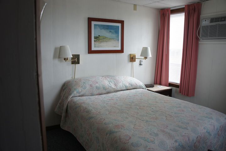 Room 10 of 34