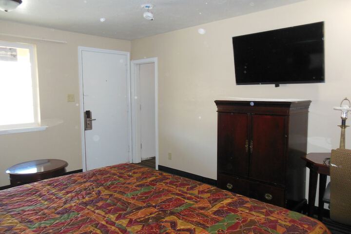 Room 16 of 48