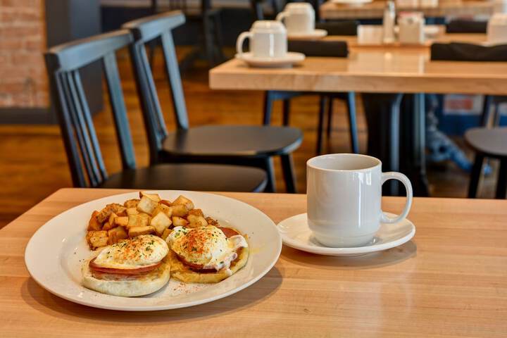 Breakfast/Coffee Service 48 of 60