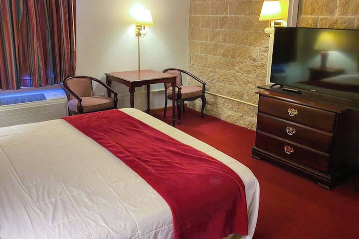Voyageur Inn and Conference Center