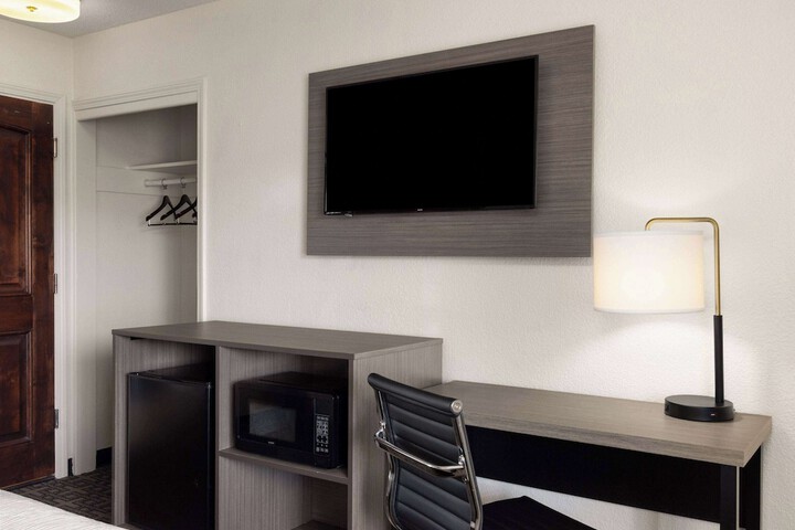 Ramada by Wyndham Elko Hotel at Stockmens Casino