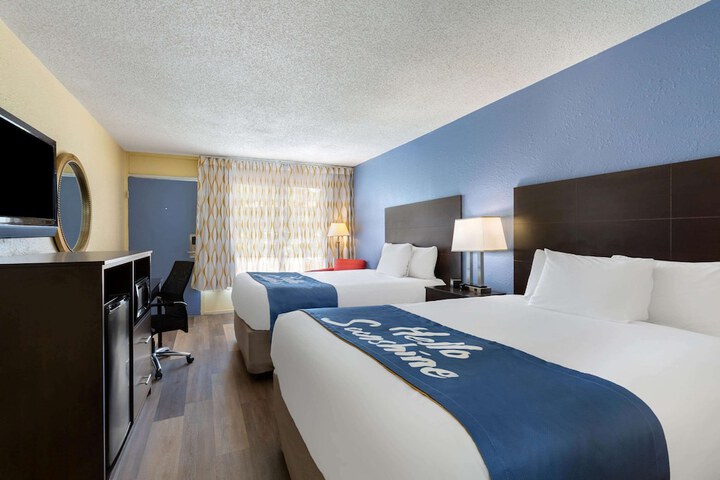Room 9 of 25