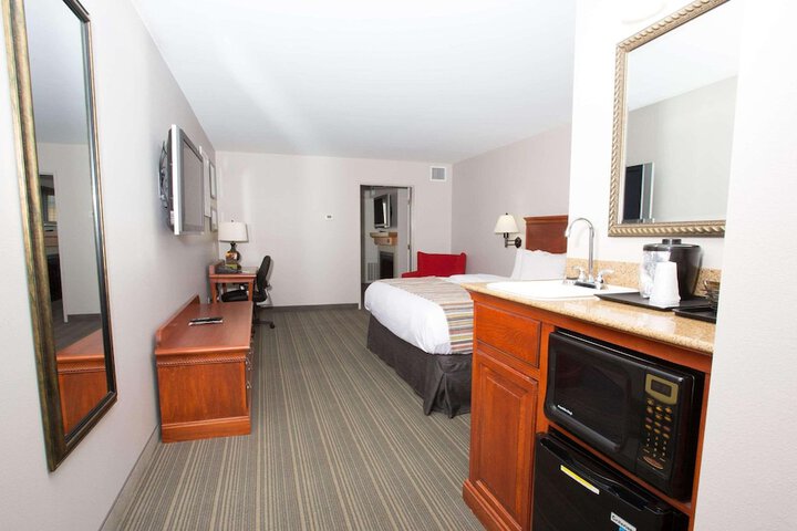 Room 13 of 32