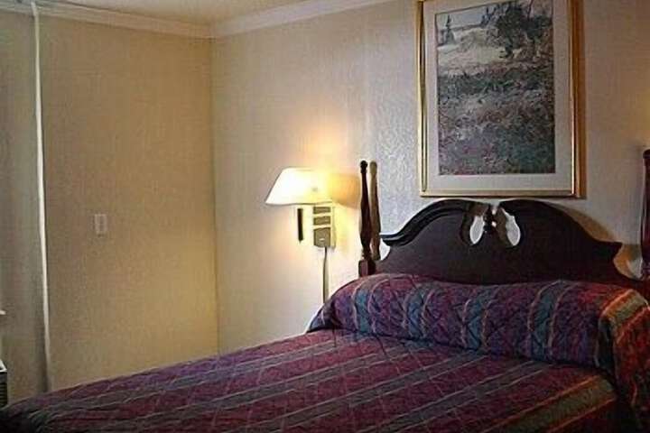 Budget Inn & Suites