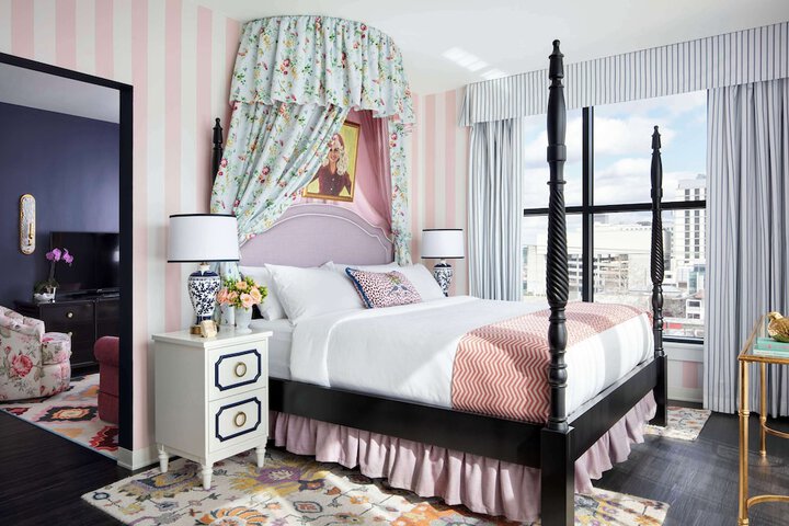 Room 47 of 100