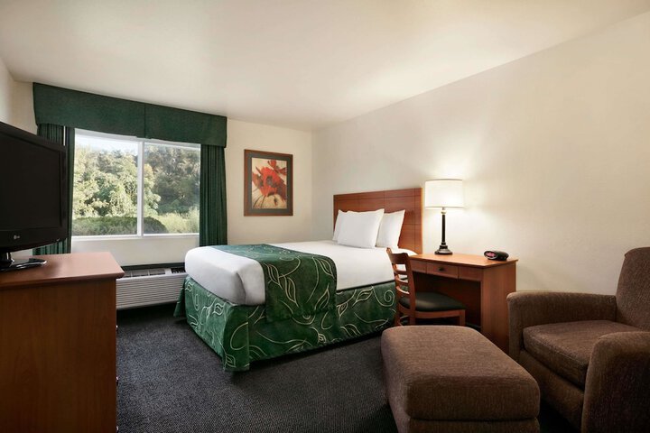 Room 7 of 16