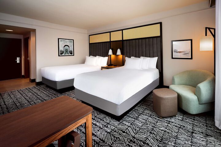Room 33 of 86