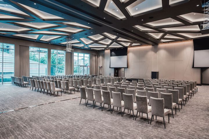 Paradox Vancouver
