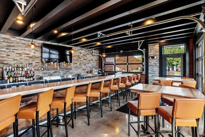 Cobblestone Hotel & Suites - Waukesha / West Milwaukee
