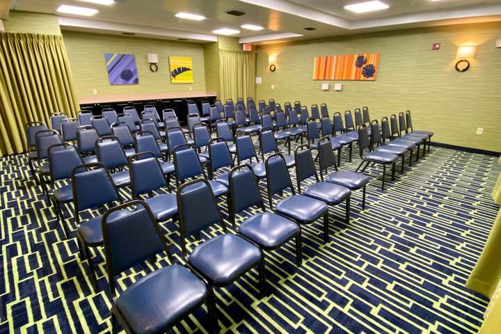 Holiday Inn Express Suites Plant City by IHG
