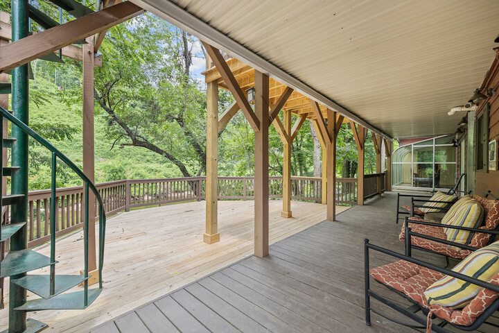 Sundeck 47 of 54