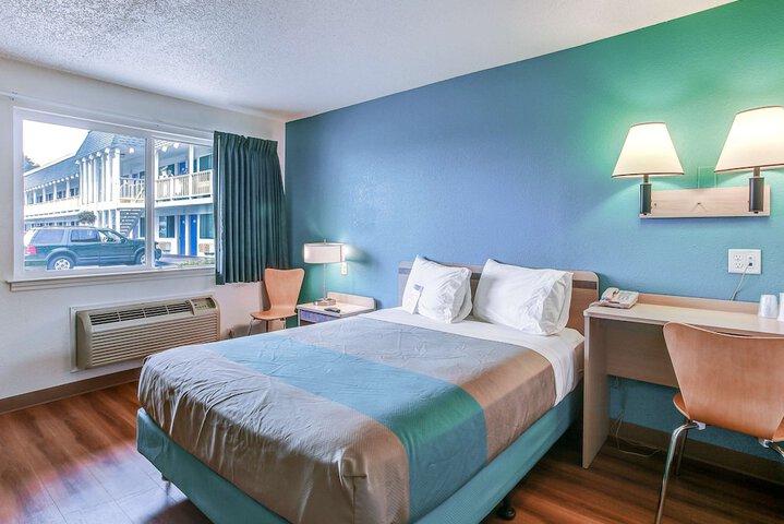 Room 16 of 27