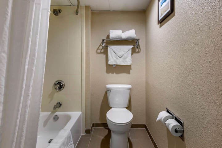 Room 13 of 32