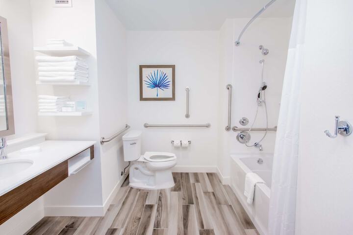 Hampton Inn & Suites Panama City Beach-Beachfront