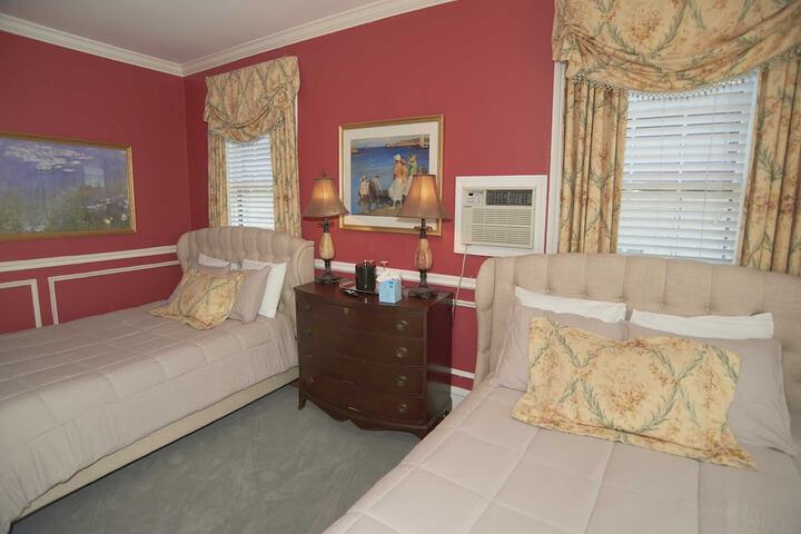 Room 163 of 183