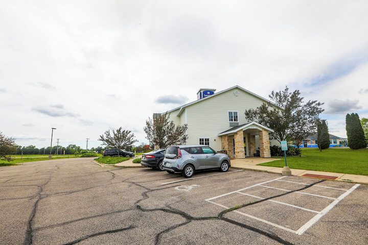 Evansville Inn & Suites by OYO