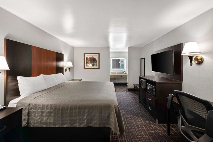 Room 16 of 29