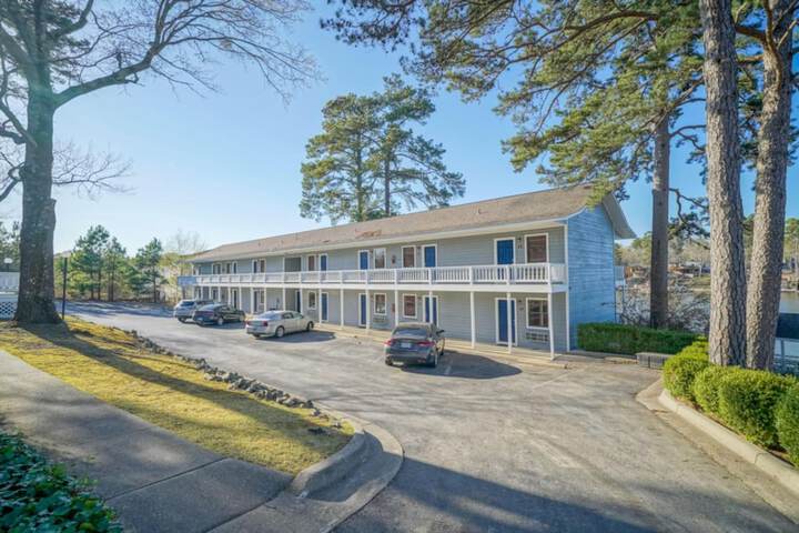 The Hamilton - Lakefront & Studio Suites Hot Springs