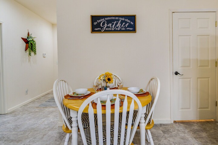 Charming Gravois Mills Escape w / Private Backyard!