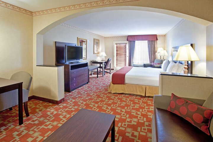 Room 28 of 71