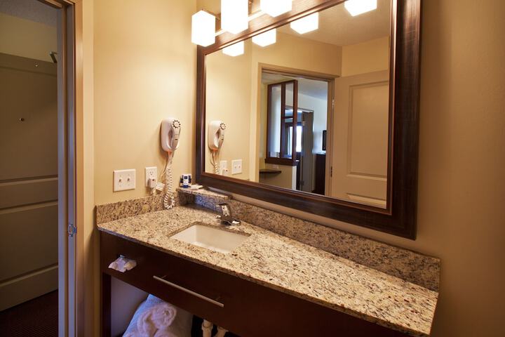 AmericInn by Wyndham Hartford SD