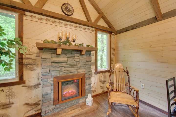 Tranquil Creekside Cabin in Dutch Country!