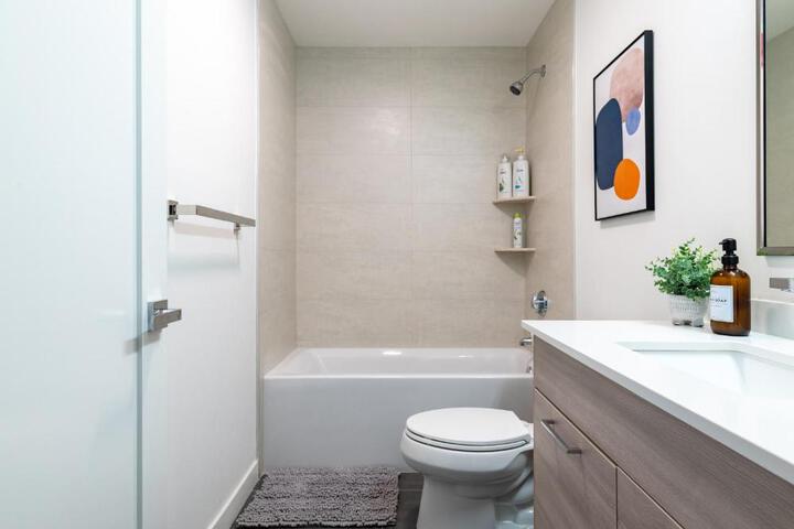 Modern Furnished Apartment in Heart of Quincy