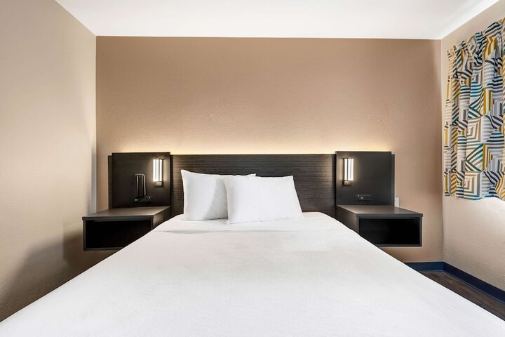 Motel 6 Kirkland WA - North Kirkland