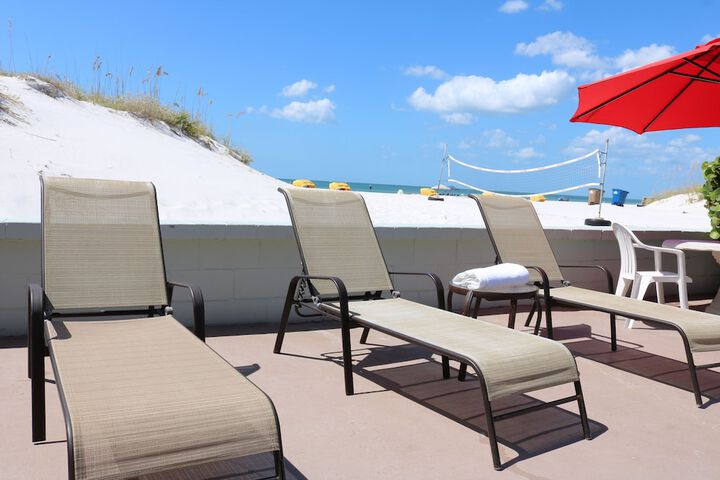 Sundeck 58 of 68