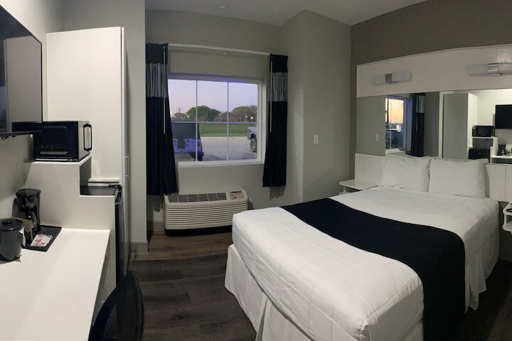 Room 11 of 22