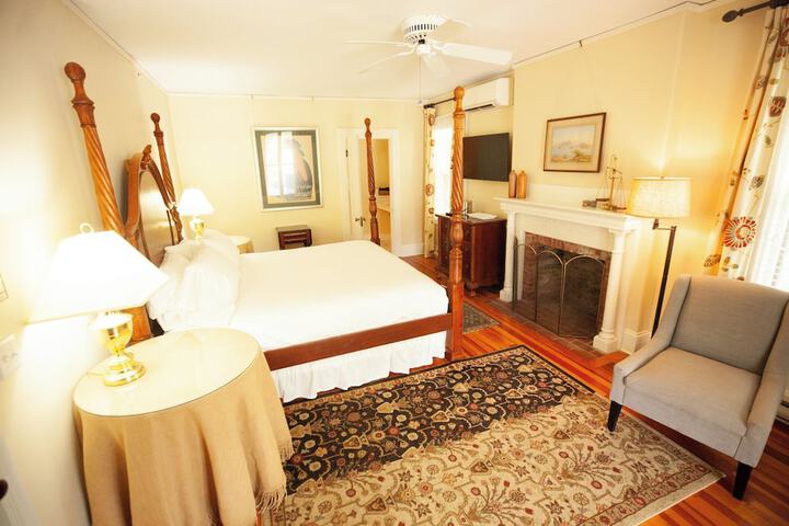Room 34 of 40
