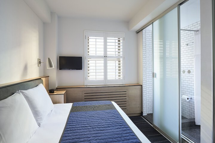 Room 9 of 31
