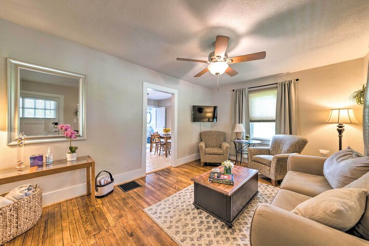 lucky Dawg Pet-friendly Abode Near St. Louis!