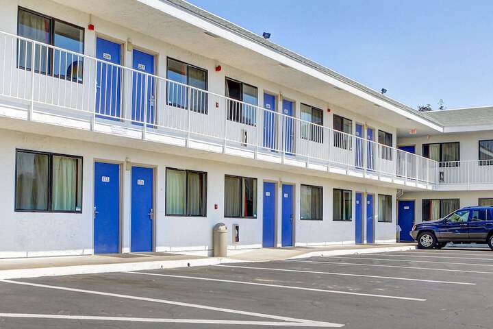 Motel 6 Medford OR