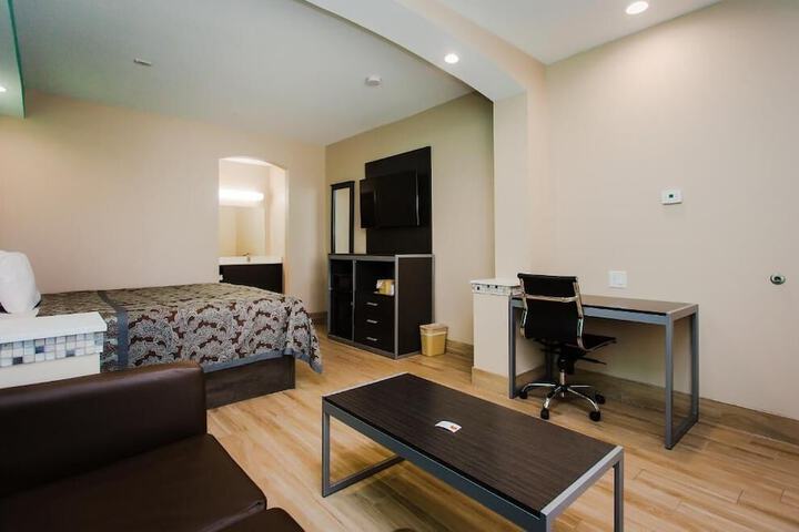 Room 27 of 37