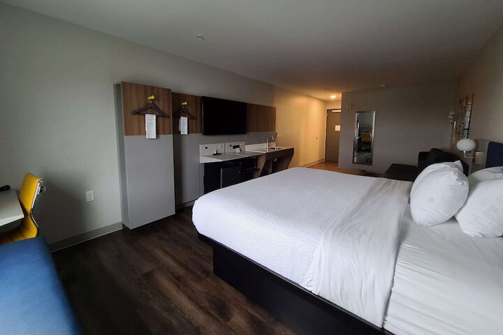 Room 12 of 23