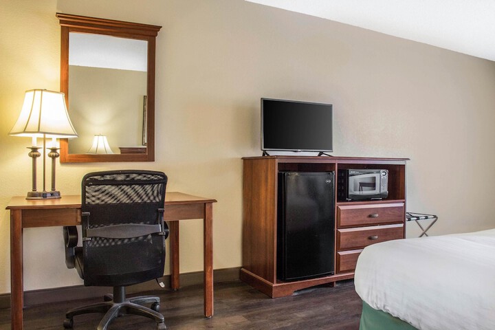 Room 32 of 43
