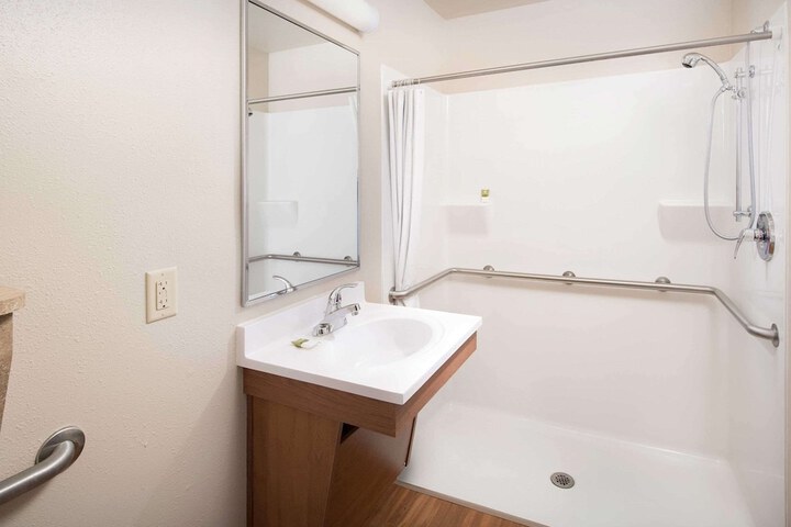 Room 25 of 25
