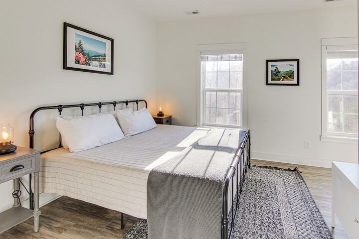 Family Holiday Retreat! Mtn-view Blue Ridge Home
