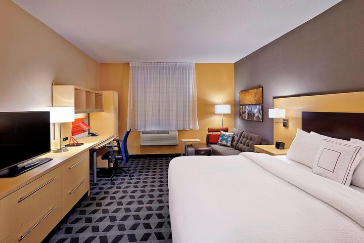 Room 32 of 65