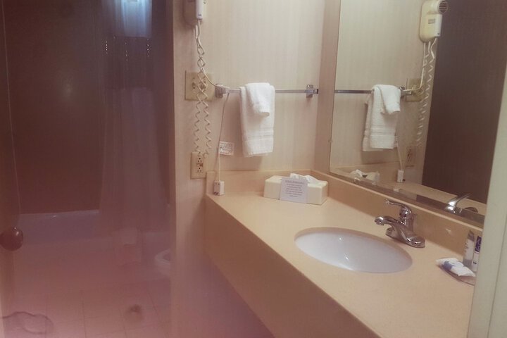 Salina Ambassador Hotel and Conference Center