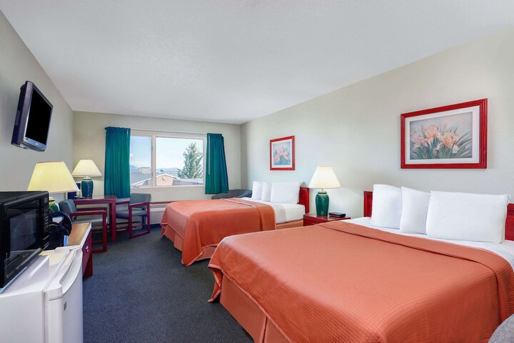 Room 4 of 13