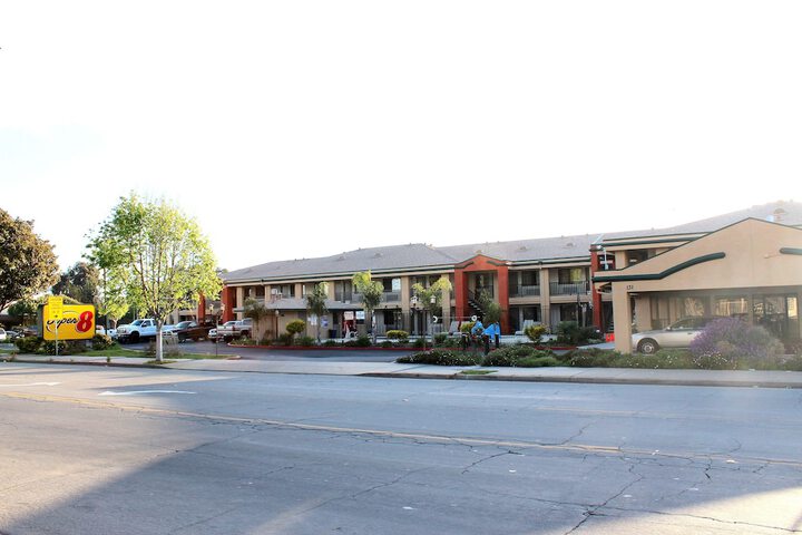 Super 8 by Wyndham Salinas