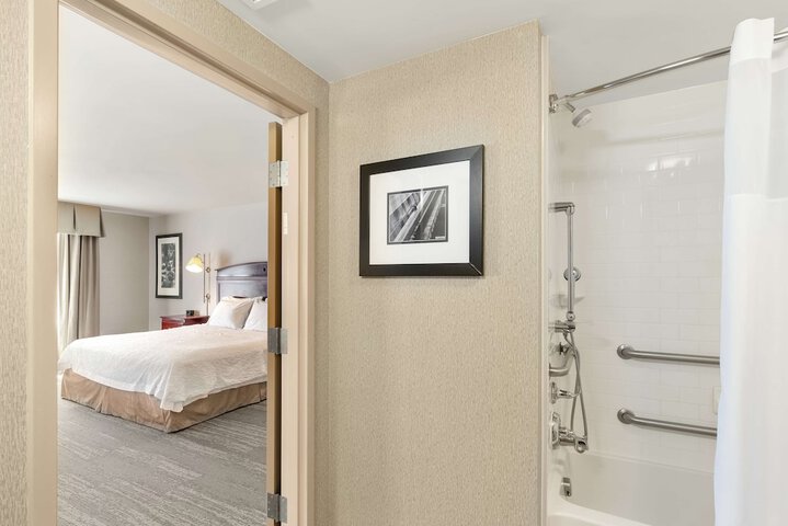 Room 11 of 32