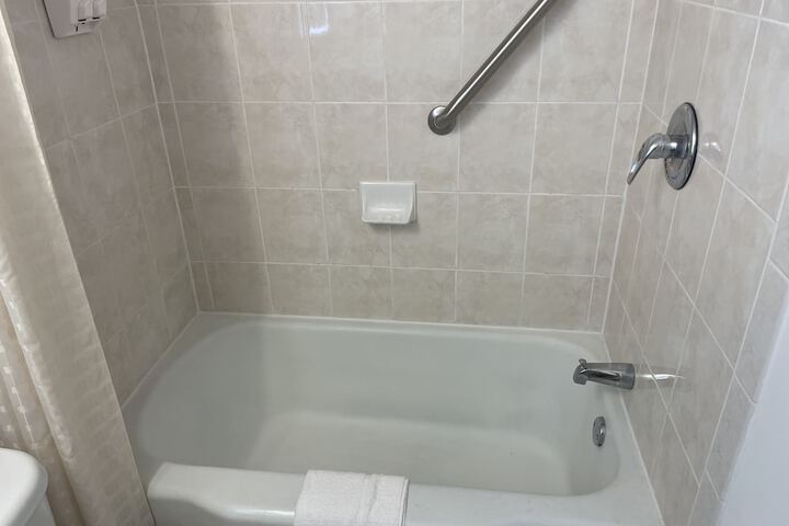 Room 13 of 28