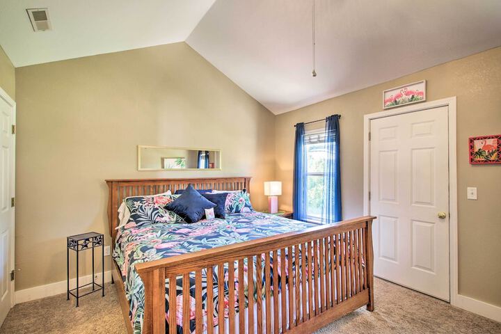 Cozy Ironton Cabin w / Shared Pool & Private Patio!