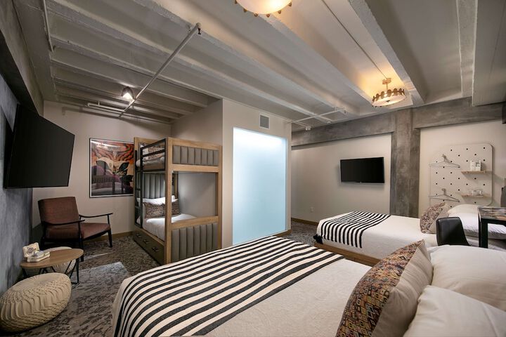 Room 34 of 49